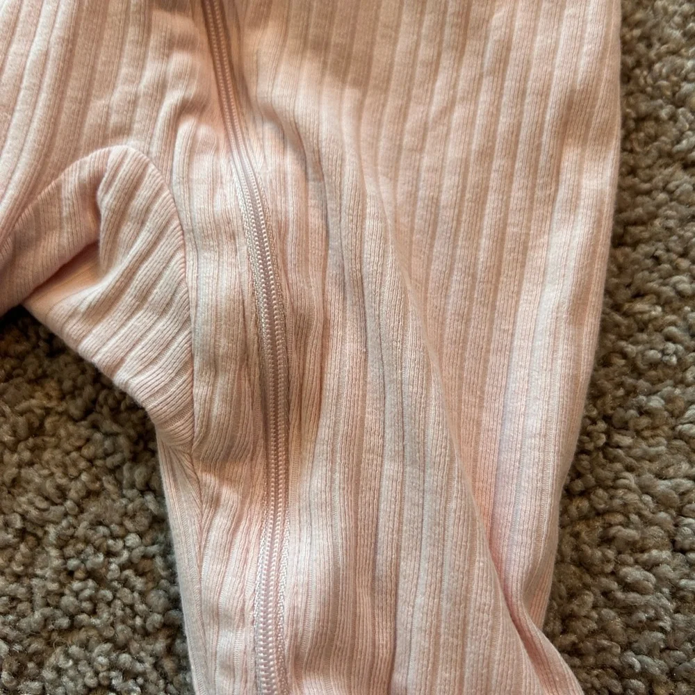 ❤️5 For $20❤️ Carter’s Light Pink One Piece Baby Girls Sleeper  Size 6 Months